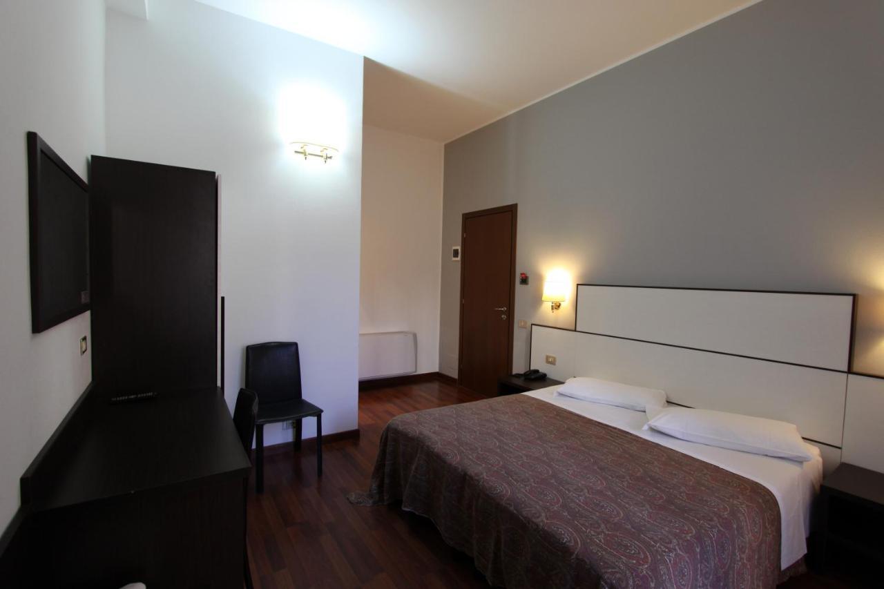 Lux Hotel Durante Milan Exterior photo