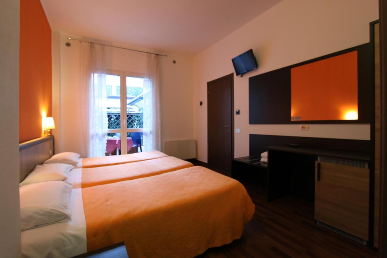 Lux Hotel Durante Milan Exterior photo