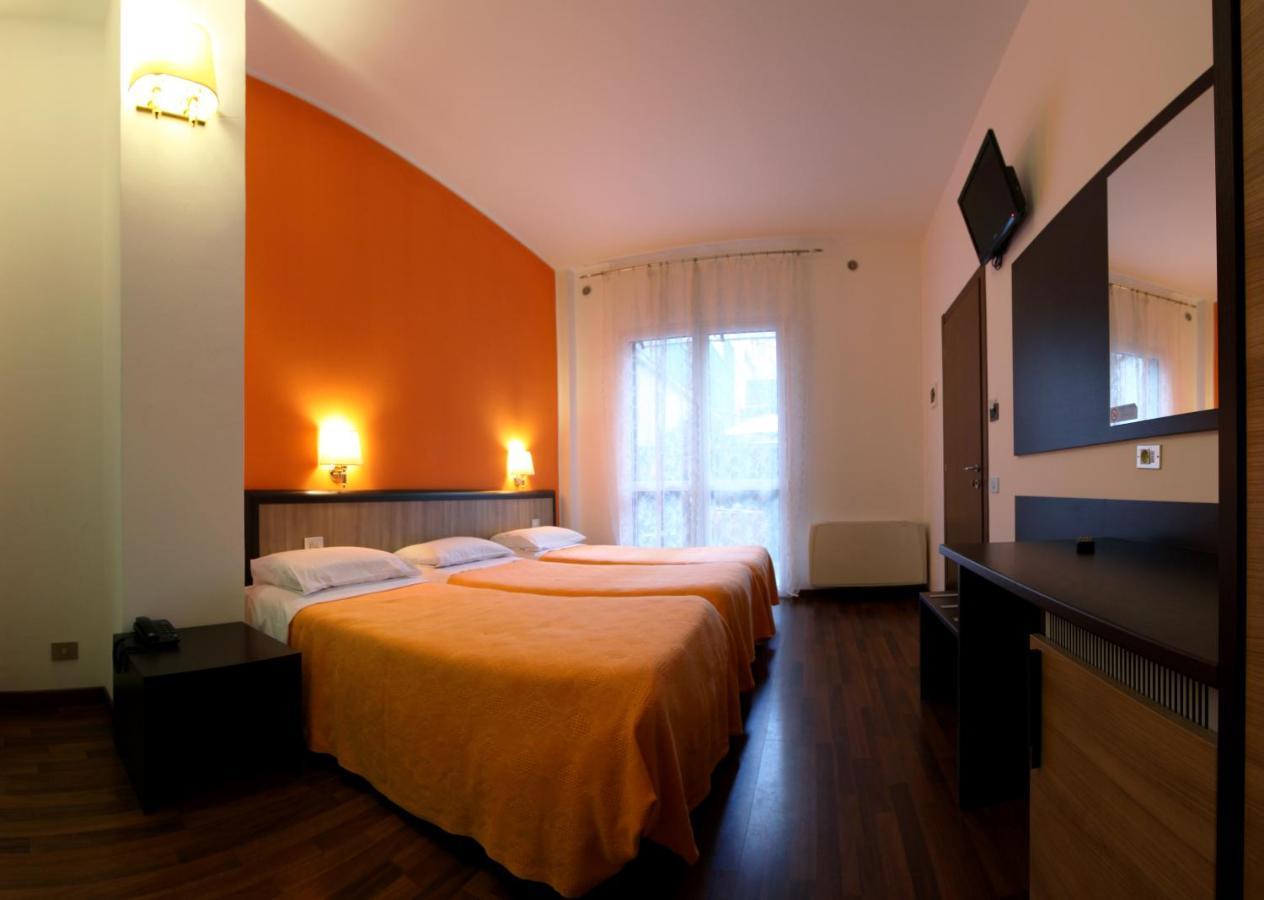 Lux Hotel Durante Milan Exterior photo