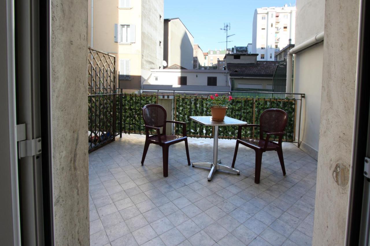 Lux Hotel Durante Milan Exterior photo