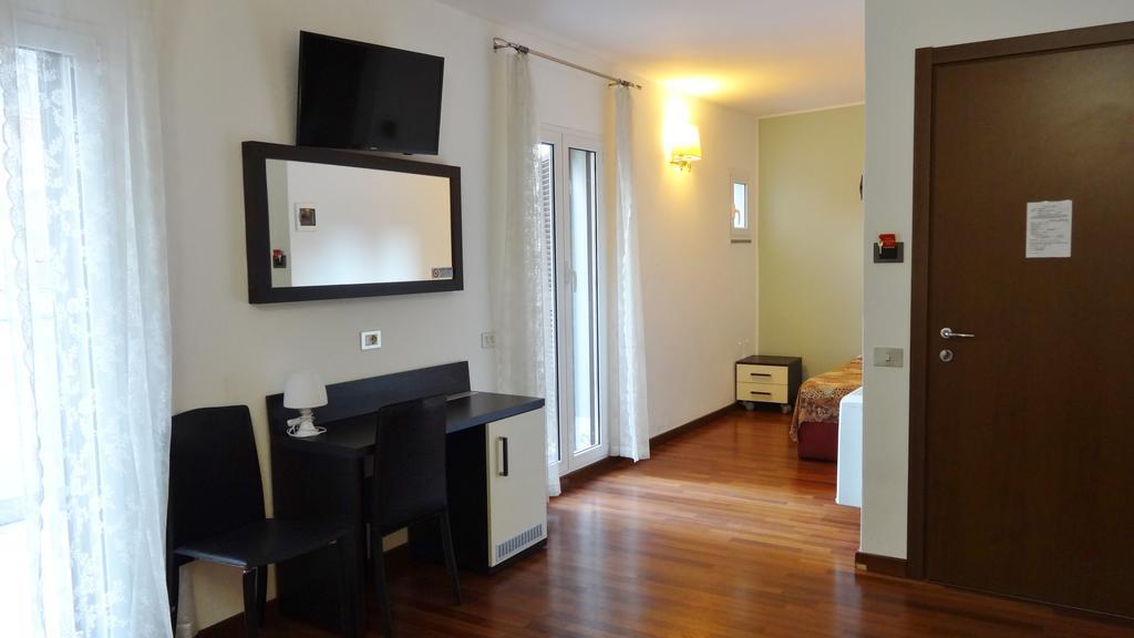 Lux Hotel Durante Milan Exterior photo