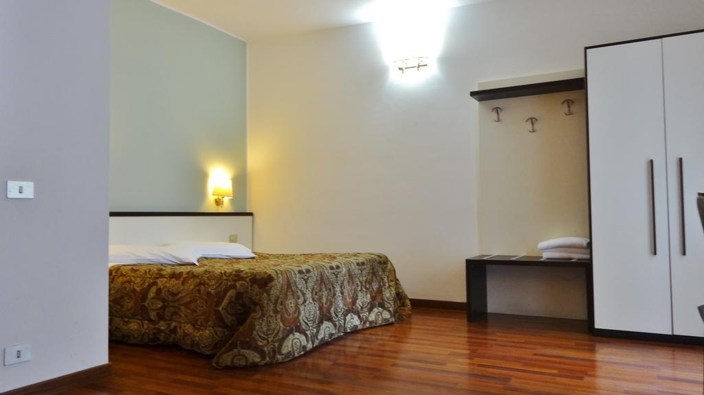 Lux Hotel Durante Milan Exterior photo