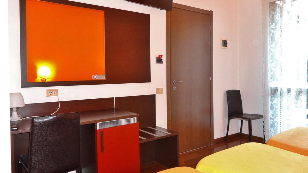 Lux Hotel Durante Milan Exterior photo