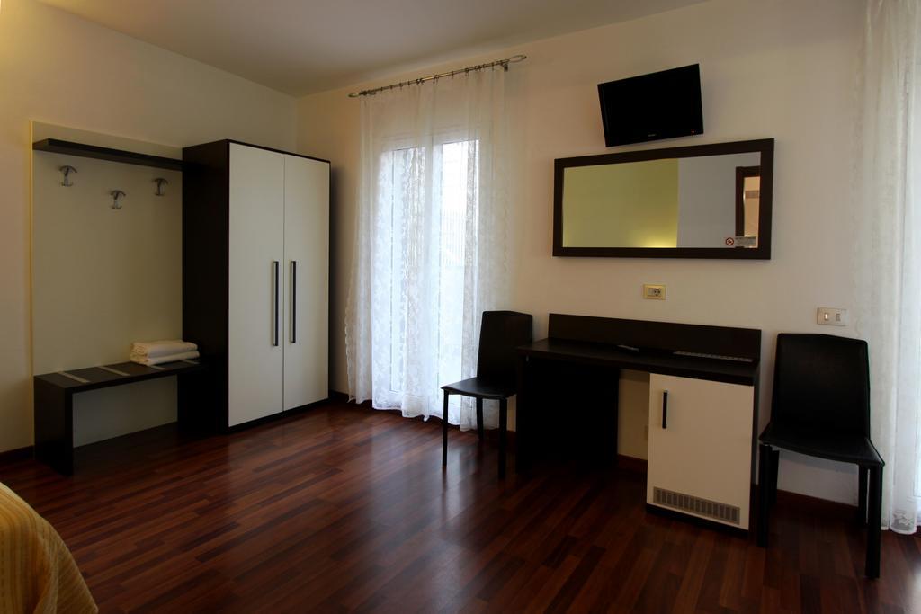 Lux Hotel Durante Milan Exterior photo
