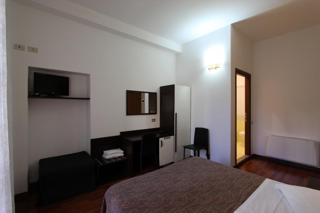 Lux Hotel Durante Milan Exterior photo