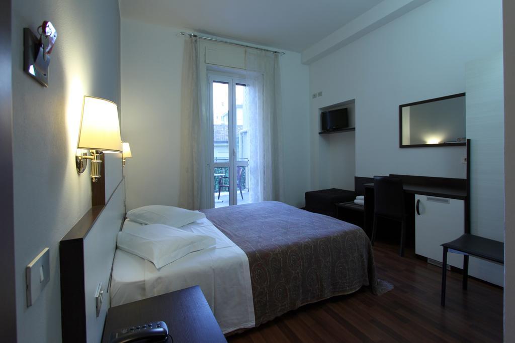 Lux Hotel Durante Milan Exterior photo