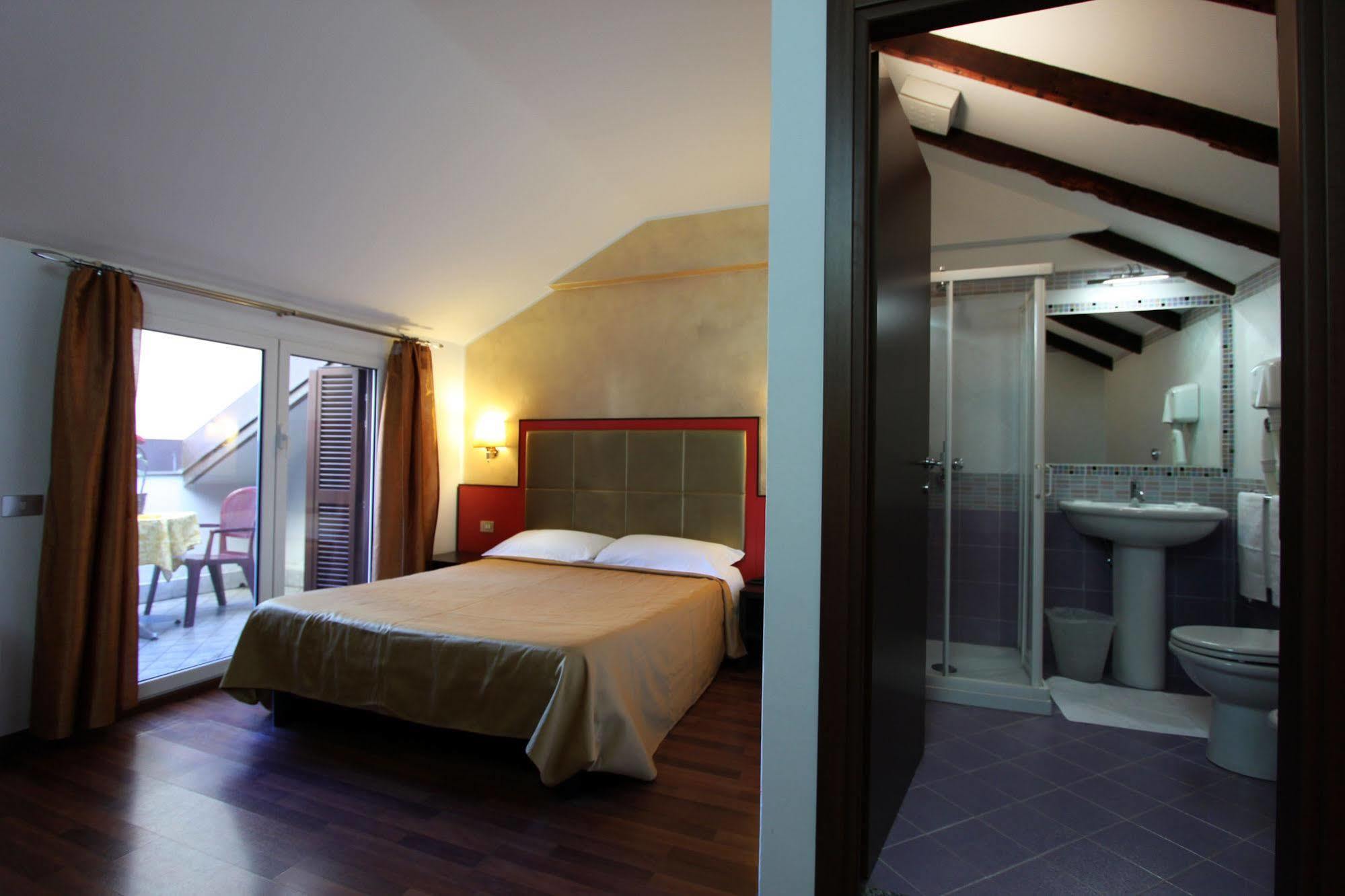 Lux Hotel Durante Milan Exterior photo