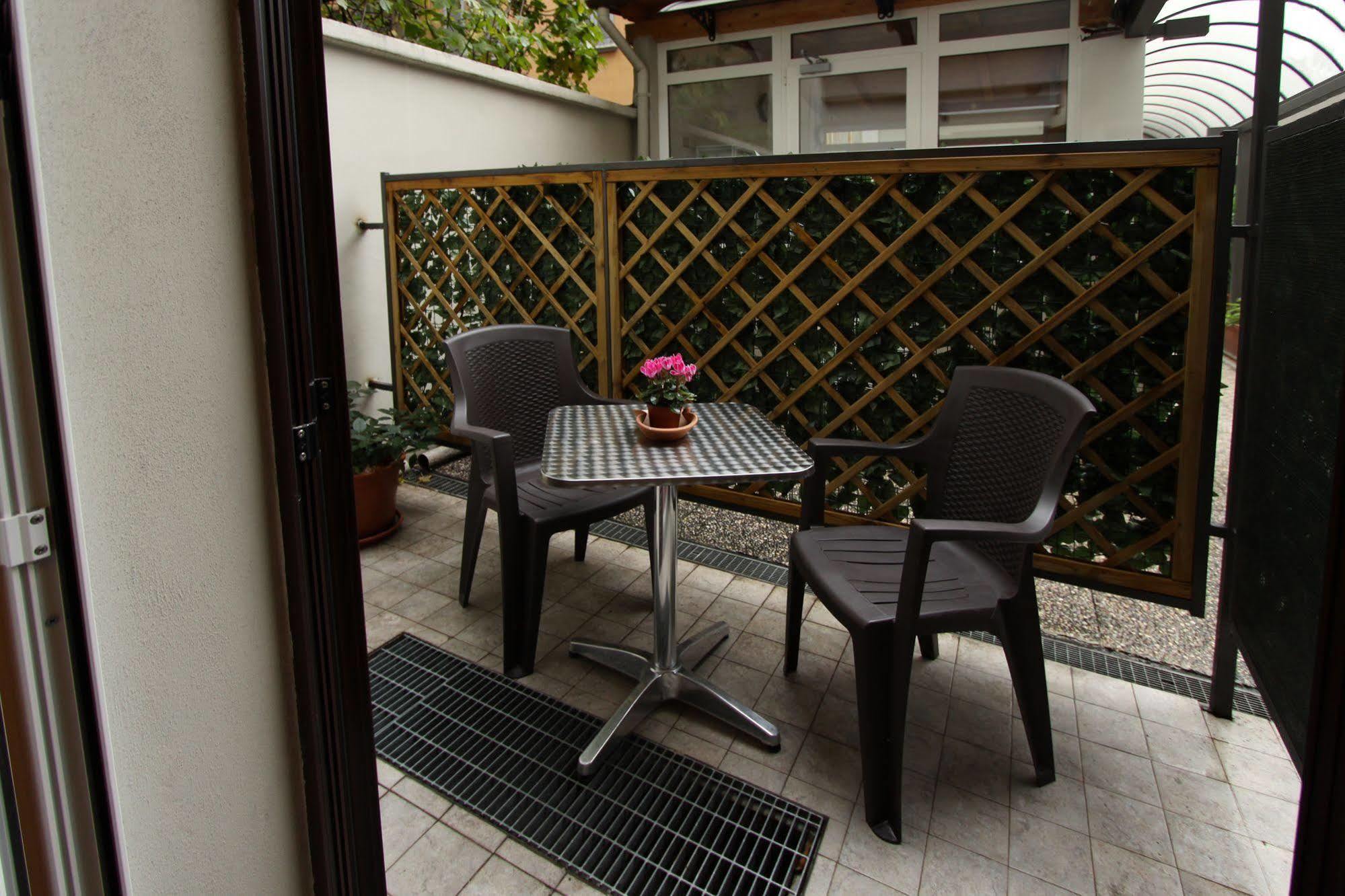 Lux Hotel Durante Milan Exterior photo