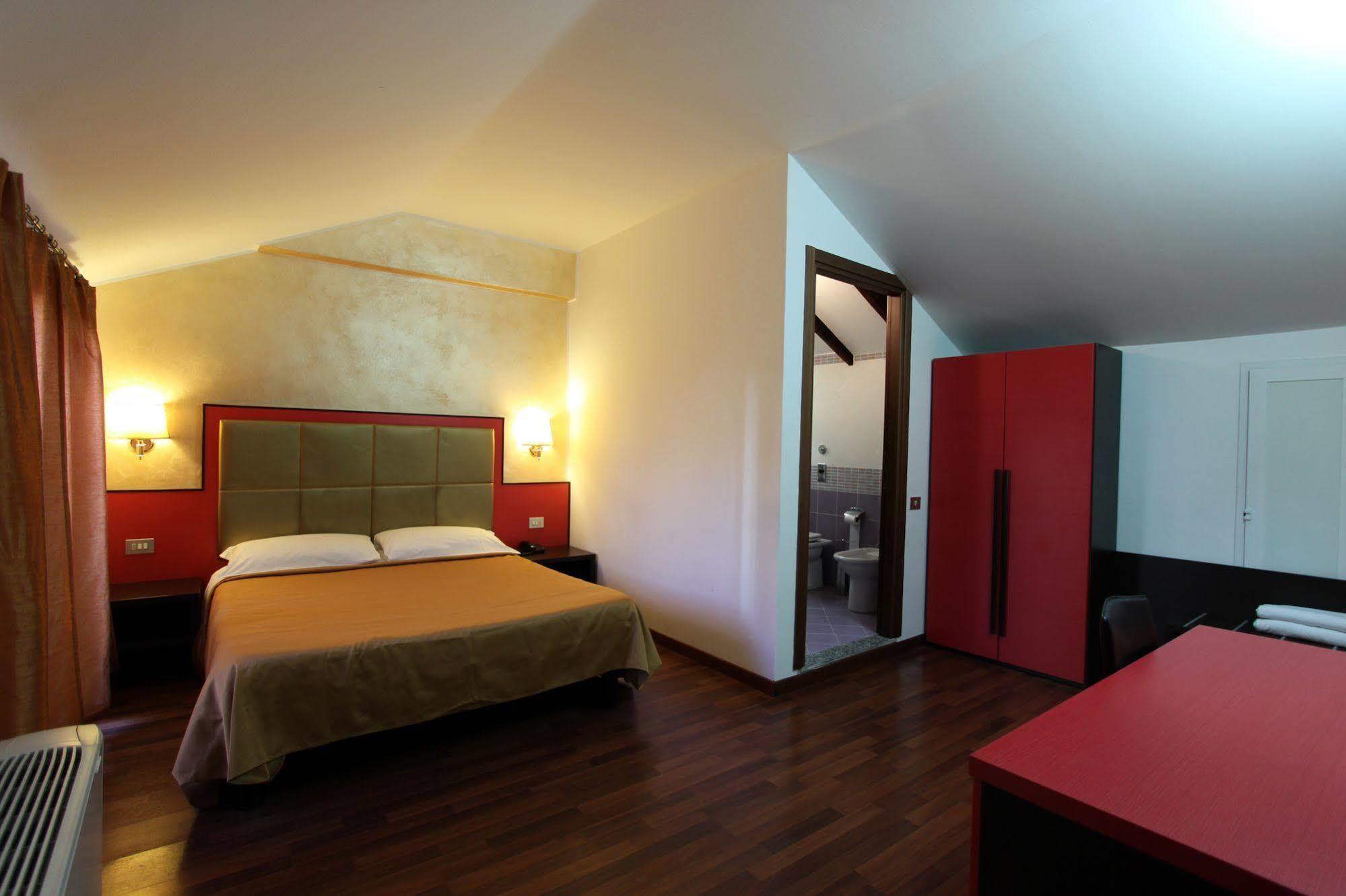 Lux Hotel Durante Milan Exterior photo