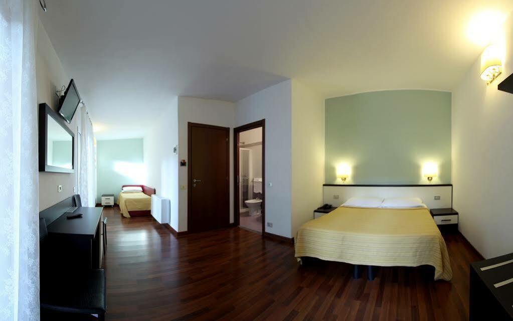 Lux Hotel Durante Milan Exterior photo
